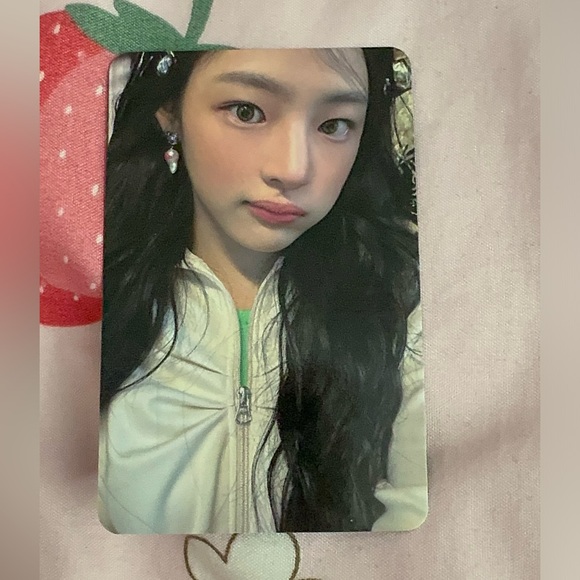 Newjeans 2nd EP "Get Up" Minji Official Photo Card - Picture 1 of 3